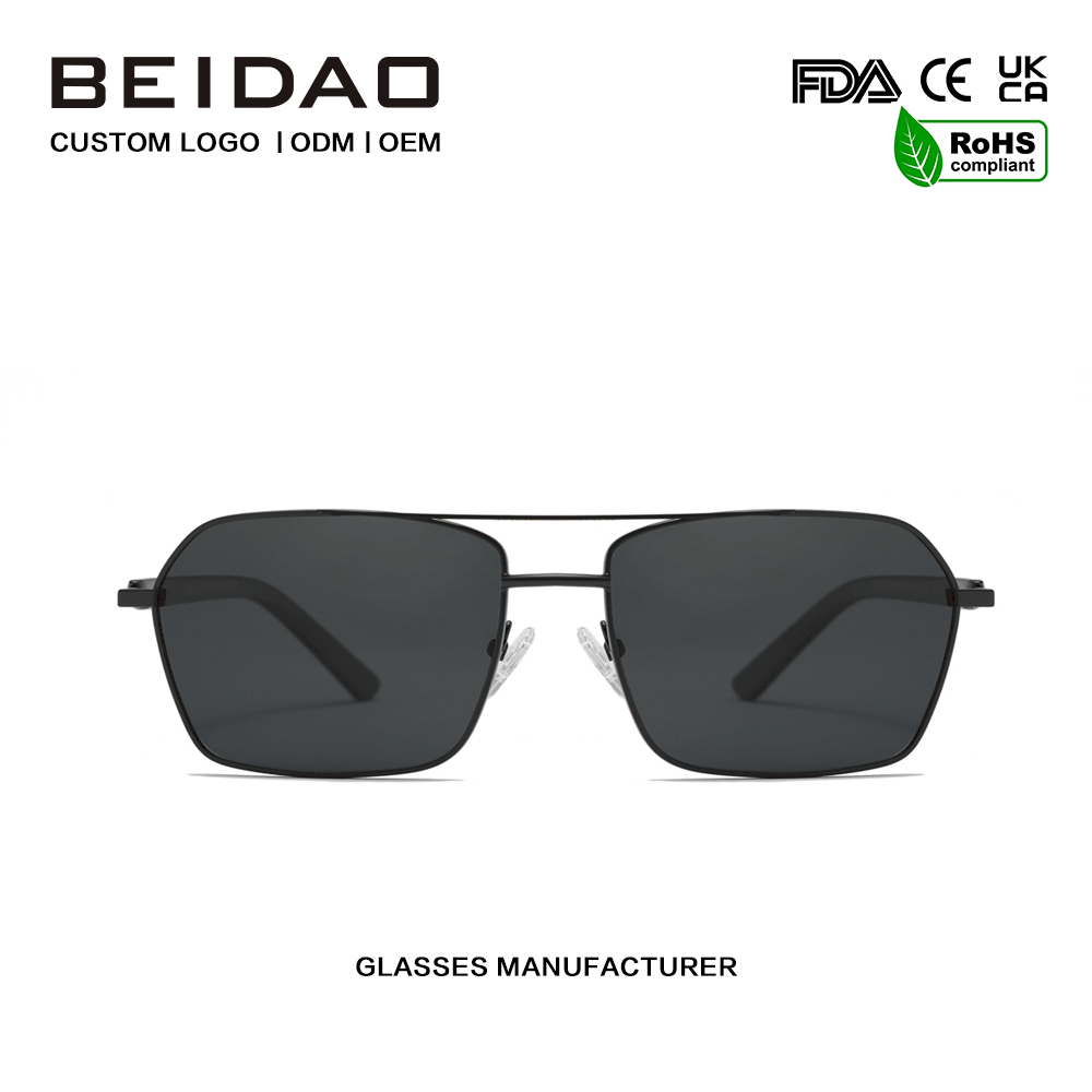Sonnenbrille aus Aluminiumlegierung mit UV400-Linse für Männer beim Fahren