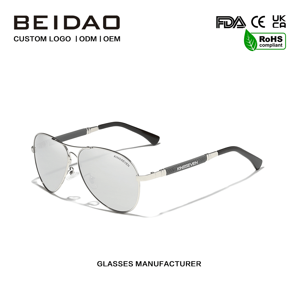 Moderne, polarisierte Auto-Sonnenbrille mit silbernen Gläsern und Legierungsrahmen